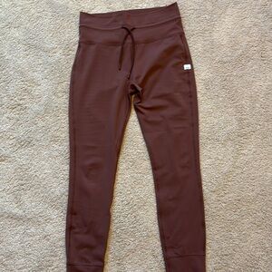 Women’s daily legging by Vuori. Brown, like new.
